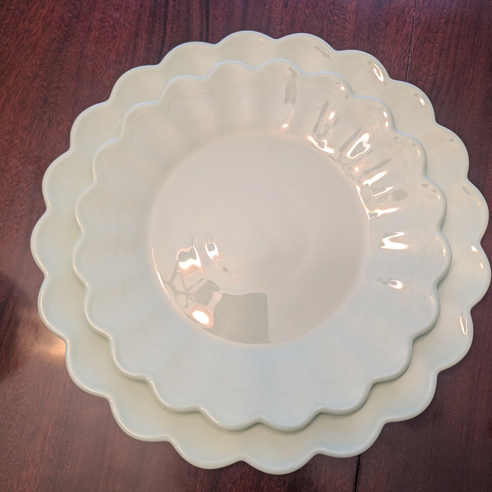 Pioneer Woman Dishes. Jade Green. Creamer, Scalloped Salad And Dinner Plates - Picture 7 of 11